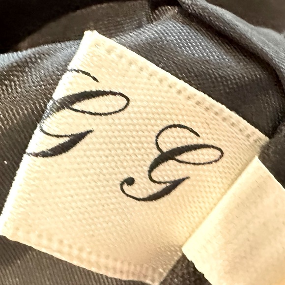 EUC,Jet black pleated skirt with built in shorts. Good quality fabric. M - Picture 6 of 9